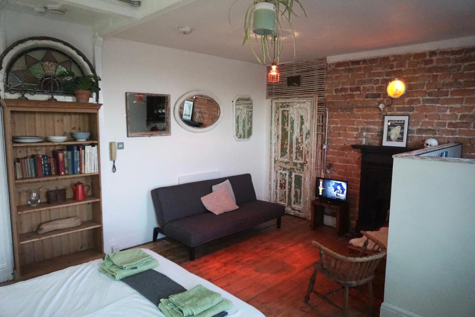 New! Castle View Apartment *